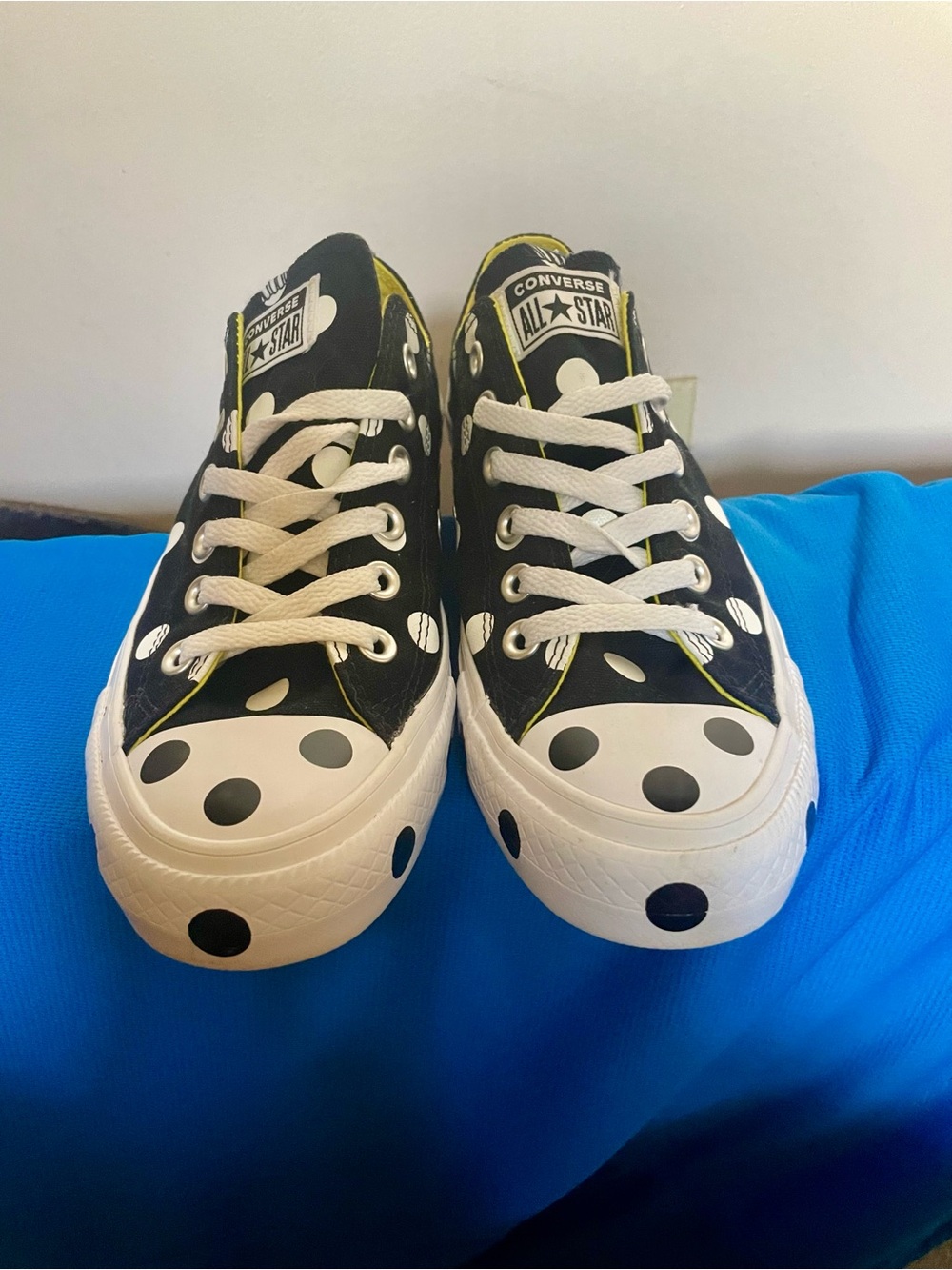 Converse Chuck Taylor Low Top Woman’s Sneakers Size 7.5